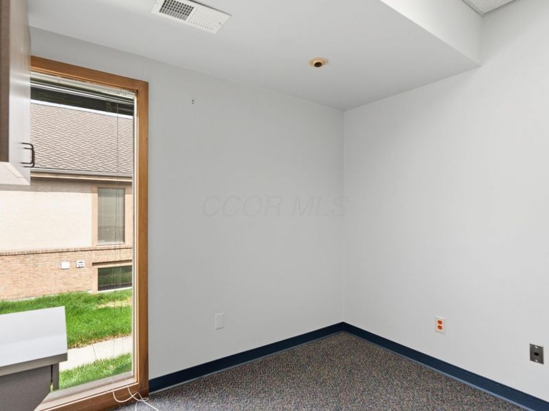 453 Waterbury Court , Columbus, OH 43230 Photo 17