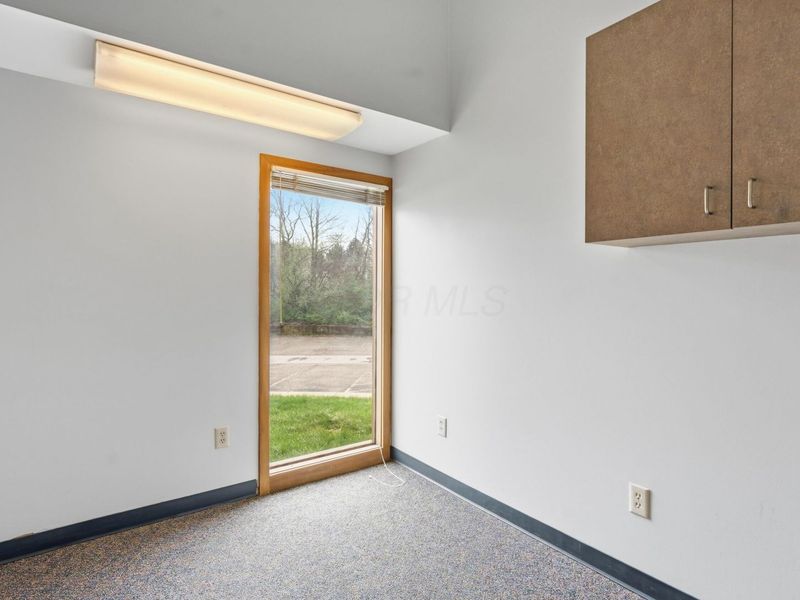 453 Waterbury Court , Columbus, OH 43230 Photo 23