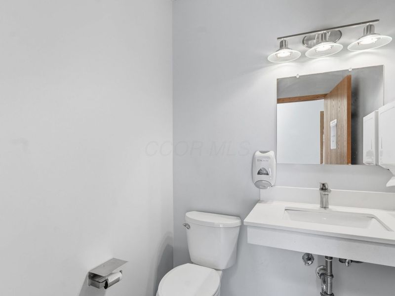 453 Waterbury Court , Columbus, OH 43230 Photo 40