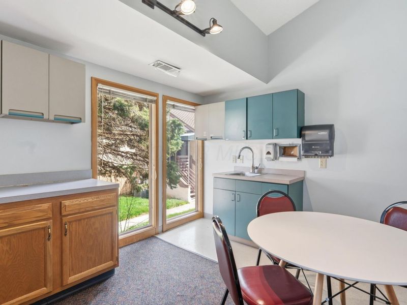 453 Waterbury Court , Columbus, OH 43230 Photo 45