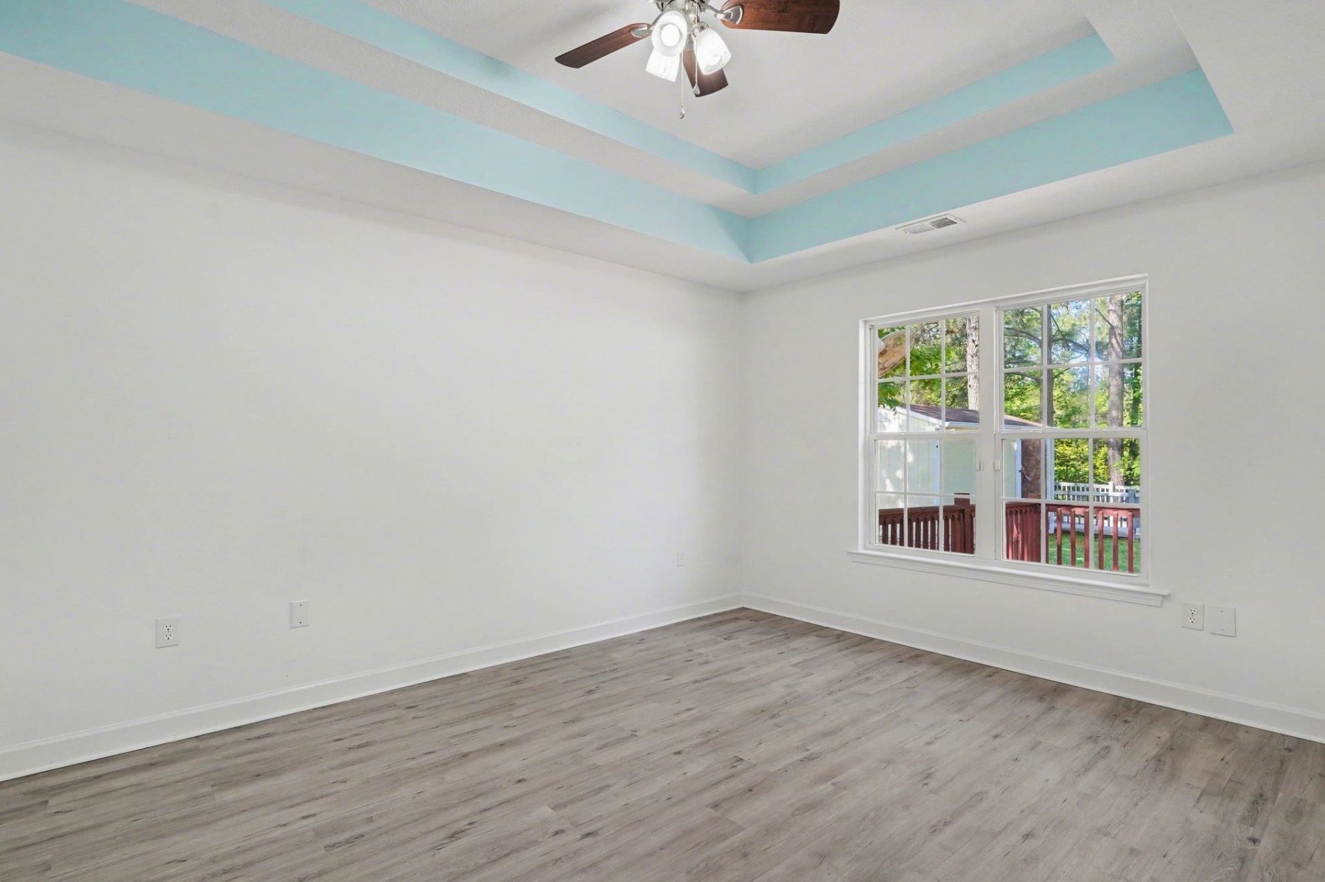 2007 Phoenix Dr. Photo 10