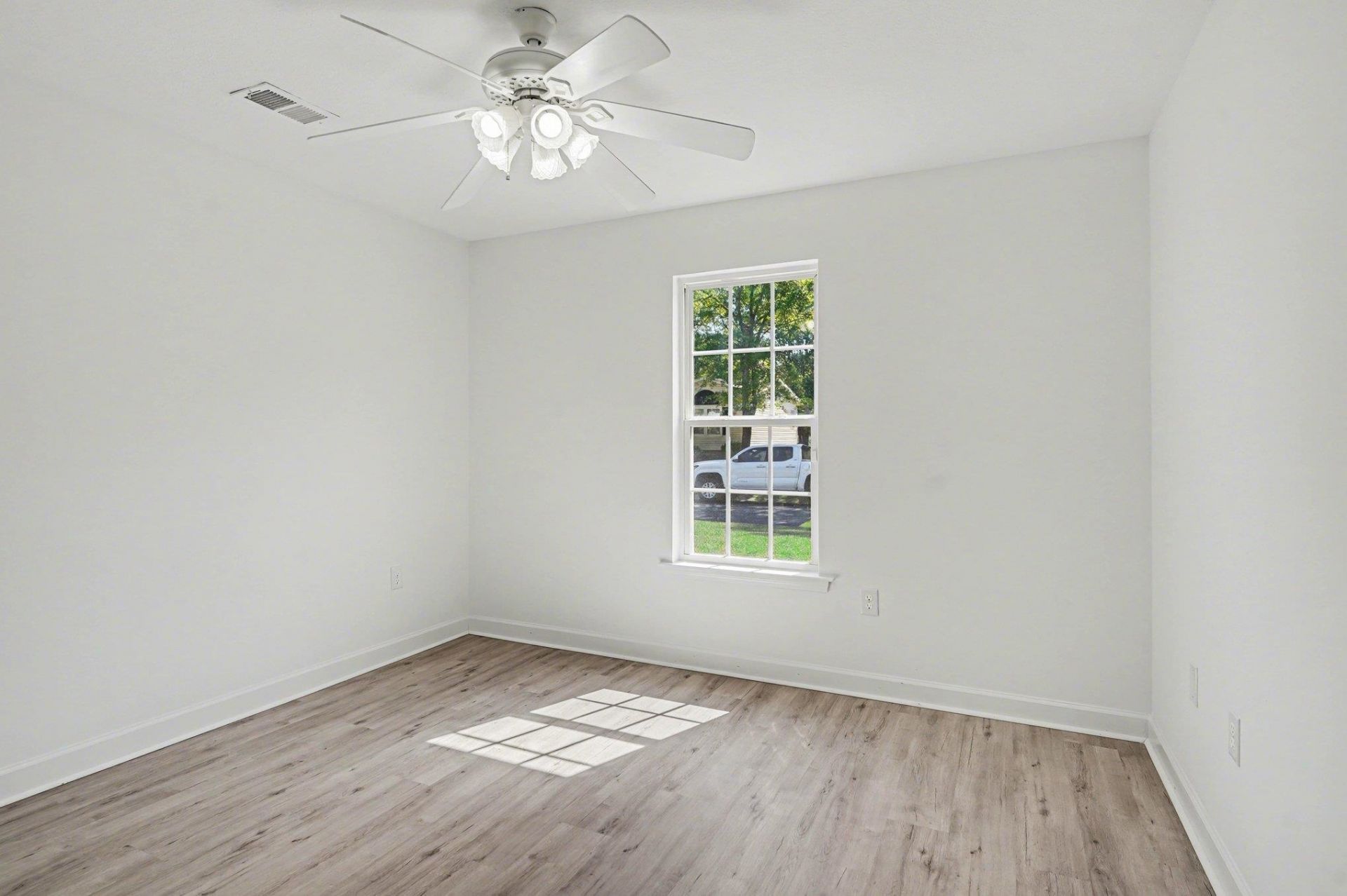 2007 Phoenix Dr. Photo 15