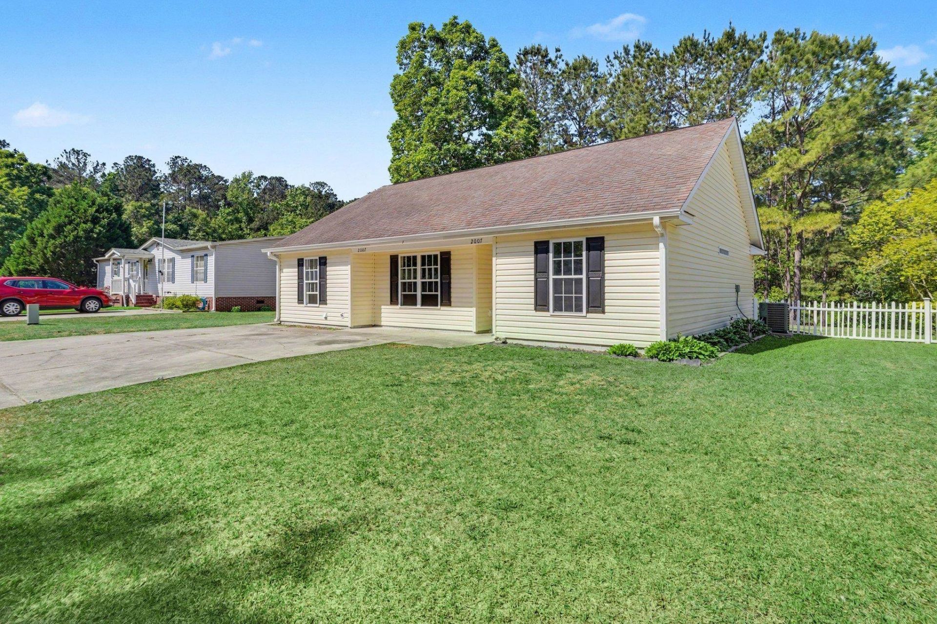 2007 Phoenix Dr. Photo 28