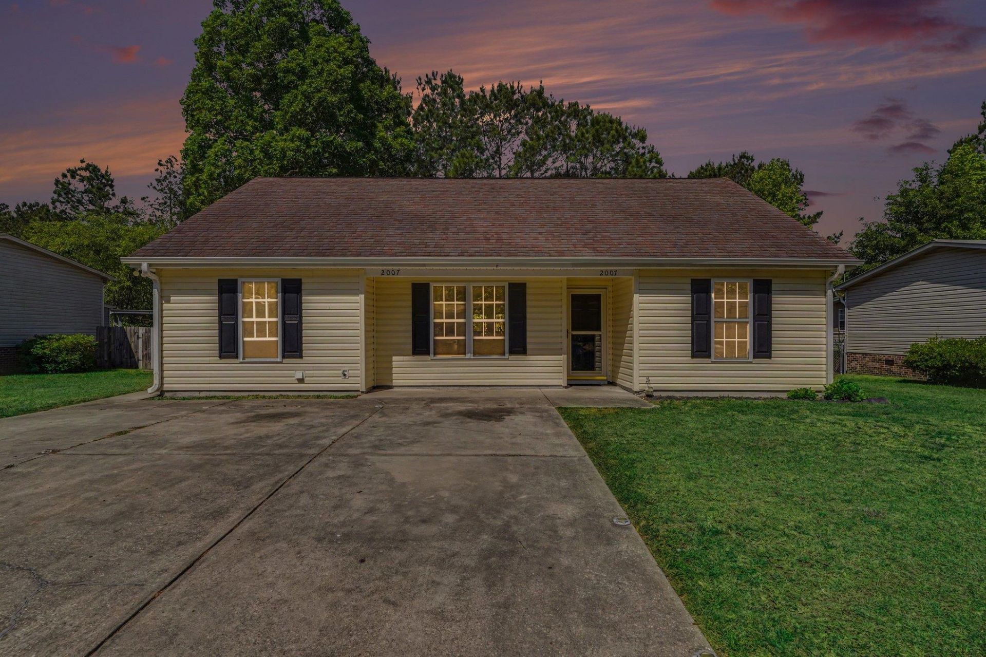 2007 Phoenix Dr. Photo 29