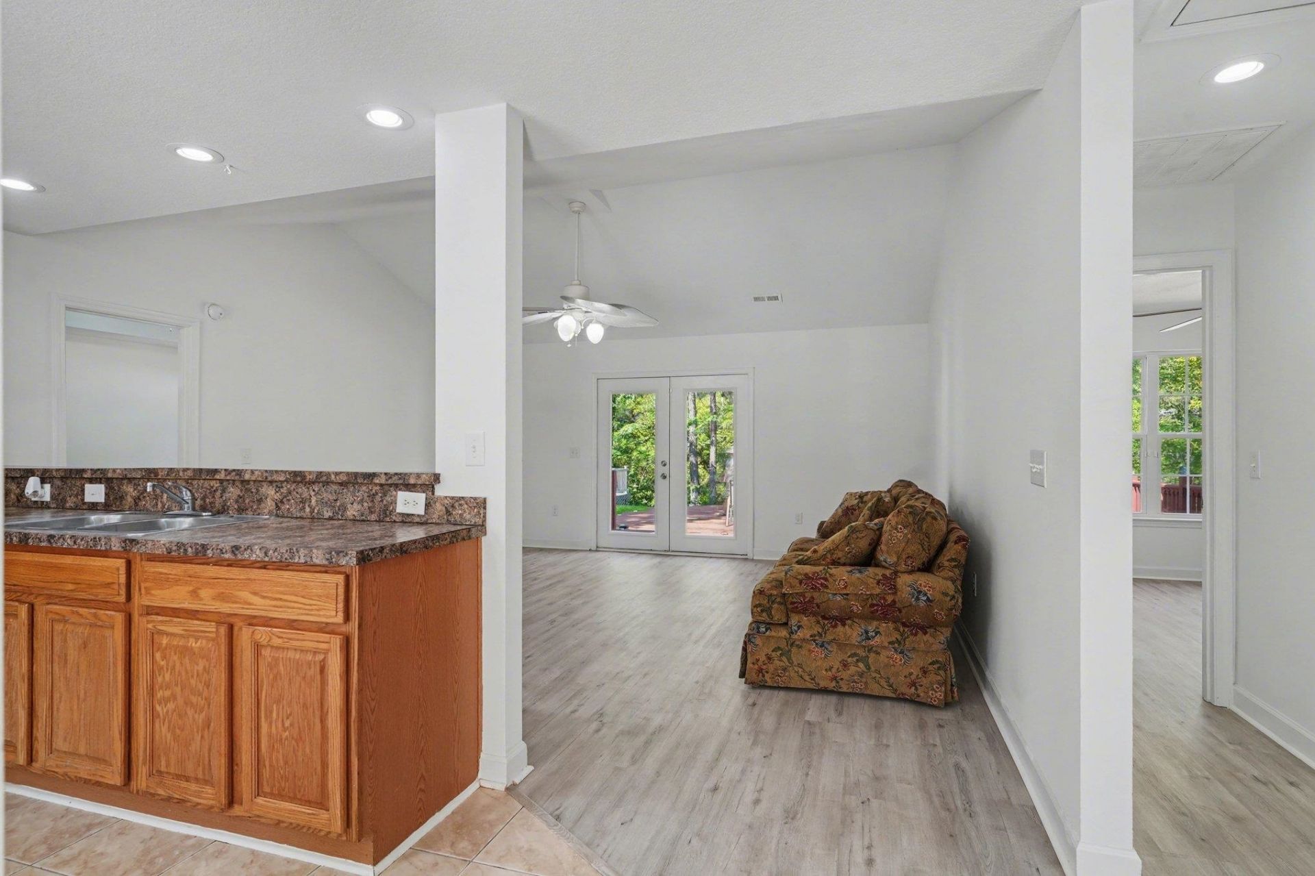 2007 Phoenix Dr. Photo 5