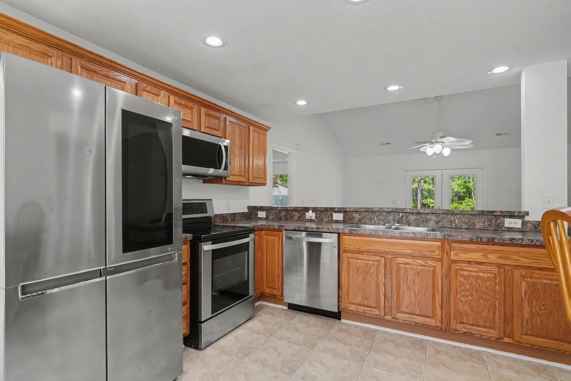 2007 Phoenix Dr. Photo 6