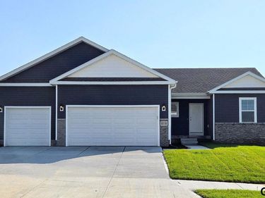 7608 N 170th Street , Bennington, NE 68007