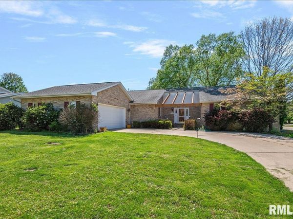 5301 Deerwood Lake Drive, Springfield, IL 62703