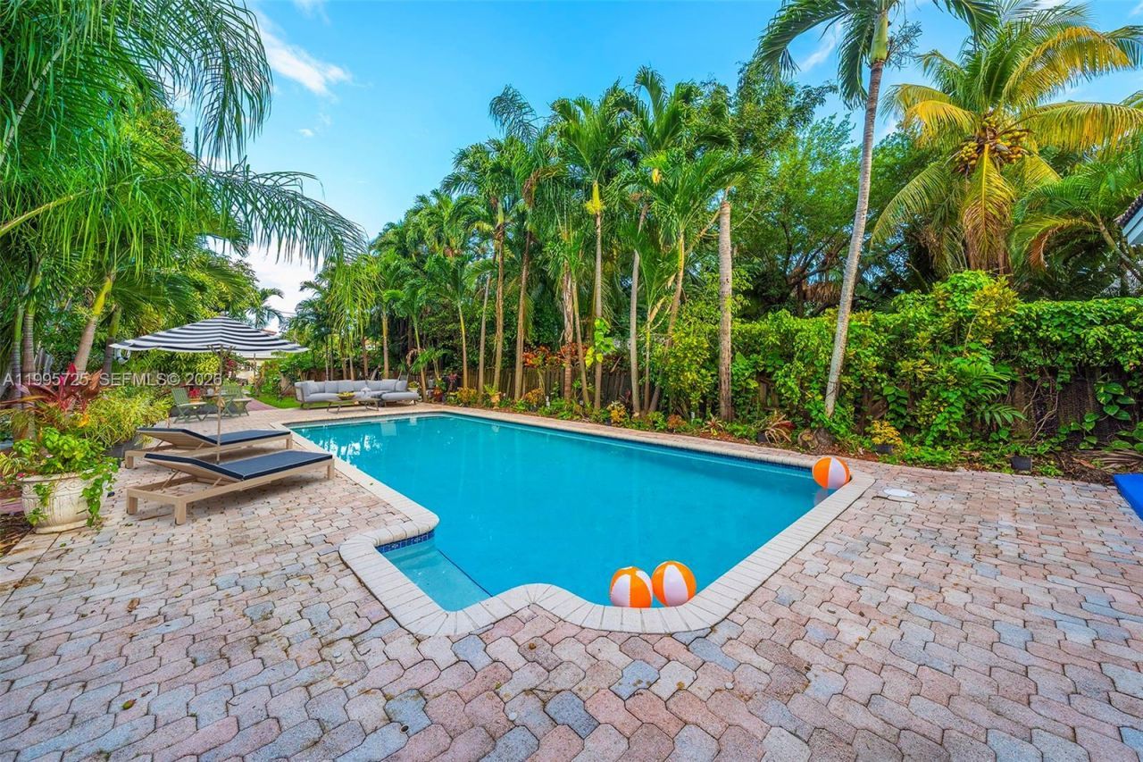 3755 Royal Palm Ave, Miami Beach, FL 33140 Photo