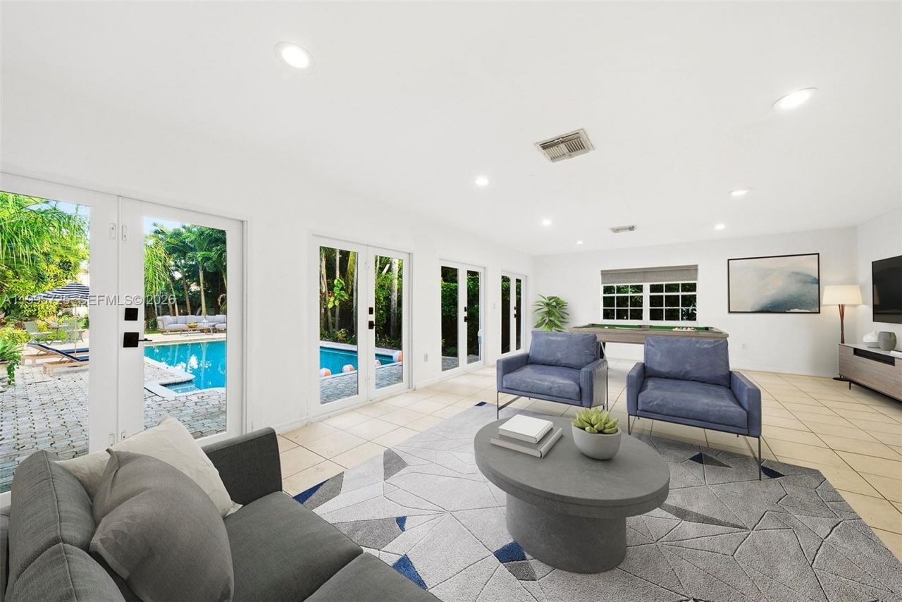 3755 Royal Palm Ave, Miami Beach, FL 33140 Photo