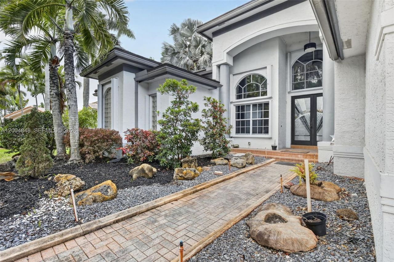 10161 N Lake Vista Cir, Davie, FL 33328 Main Photo