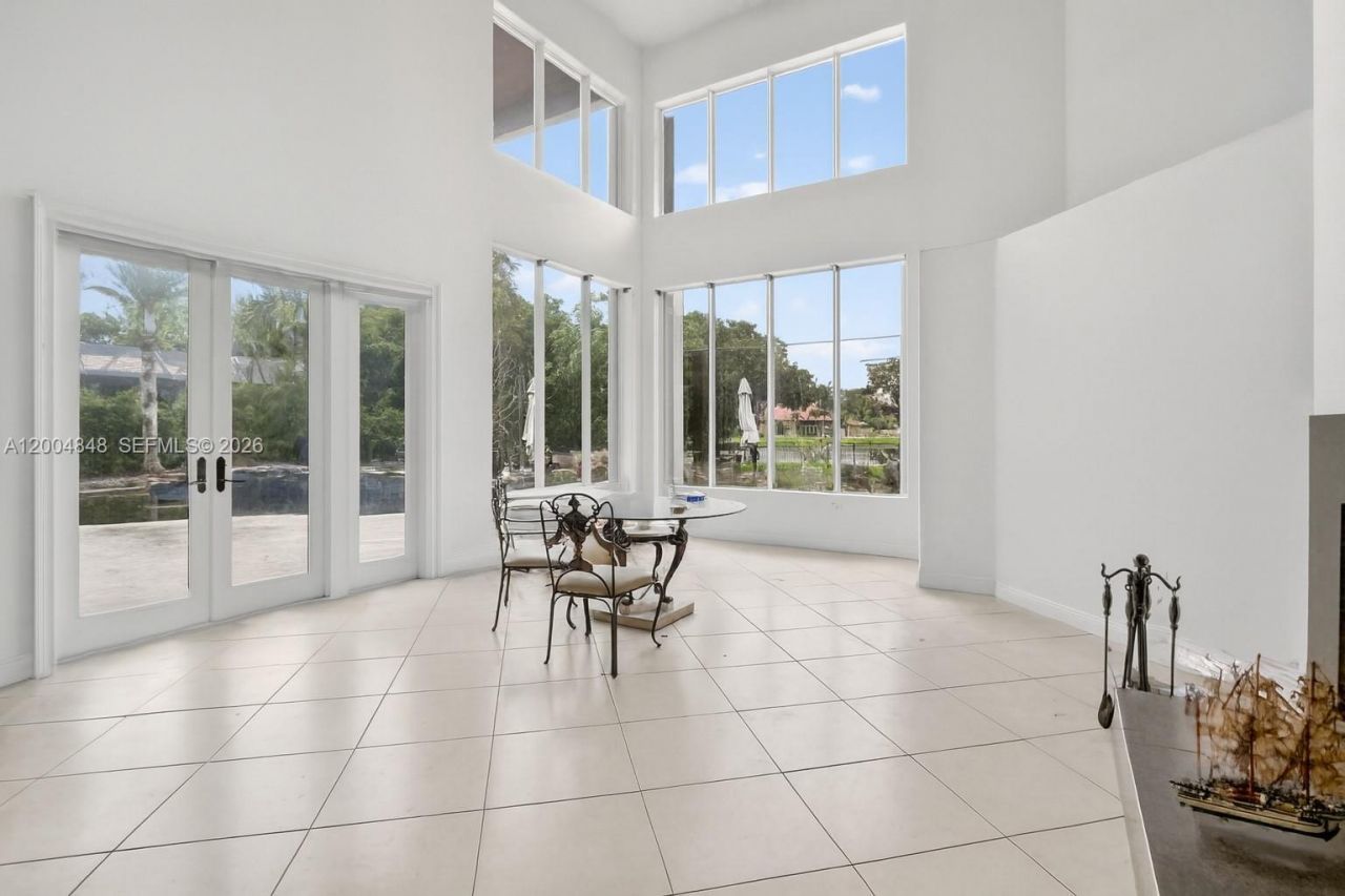 10161 N Lake Vista Cir, Davie, FL 33328 Photo