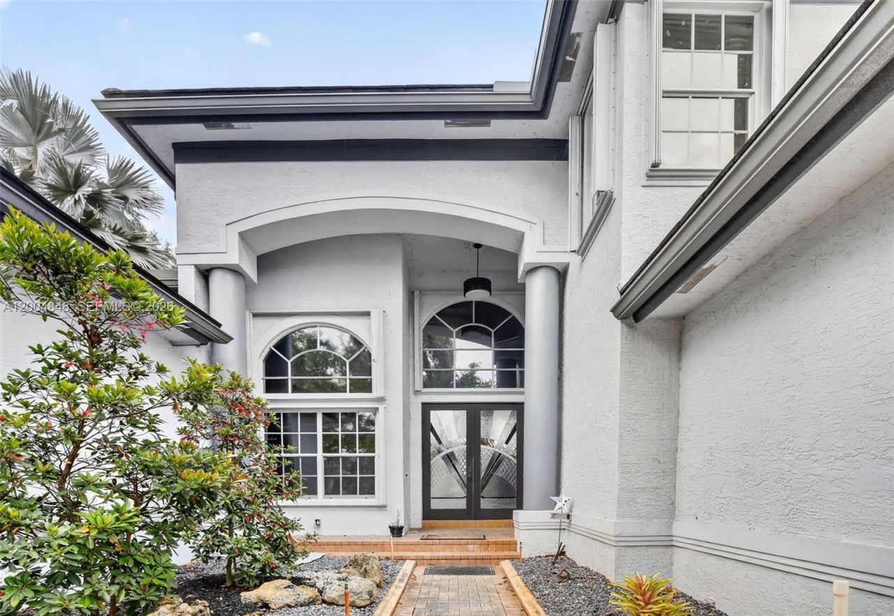 10161 N Lake Vista Cir, Davie, FL 33328 Photo