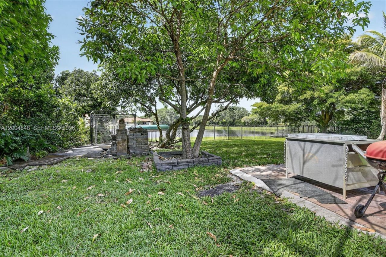 10161 N Lake Vista Cir, Davie, FL 33328 Photo