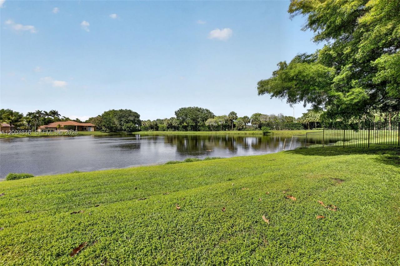 10161 N Lake Vista Cir, Davie, FL 33328 Photo