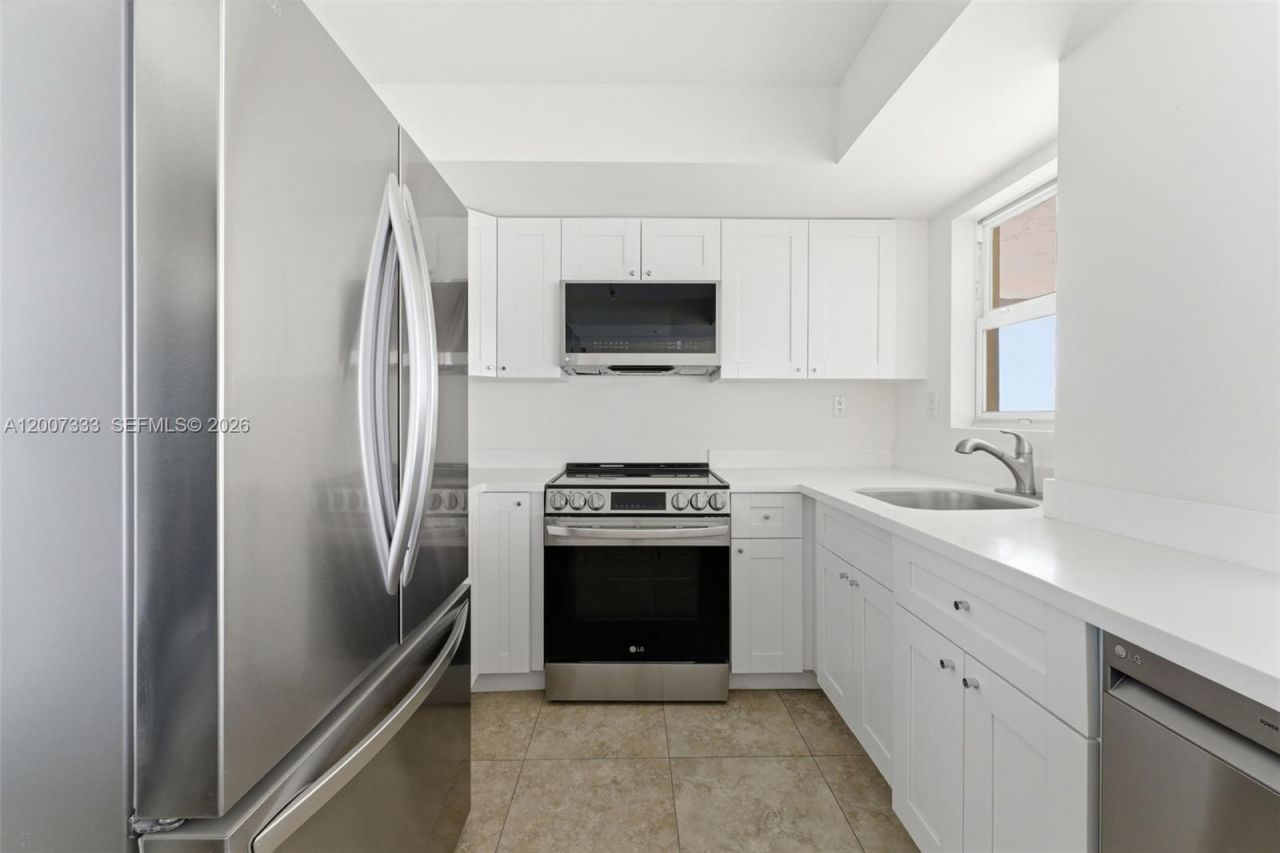 2000 NE 135th St, Unit PH, North Miami, FL 33181 Photo