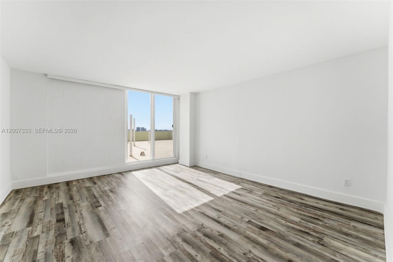 2000 NE 135th St, Unit PH, North Miami, FL 33181 Photo