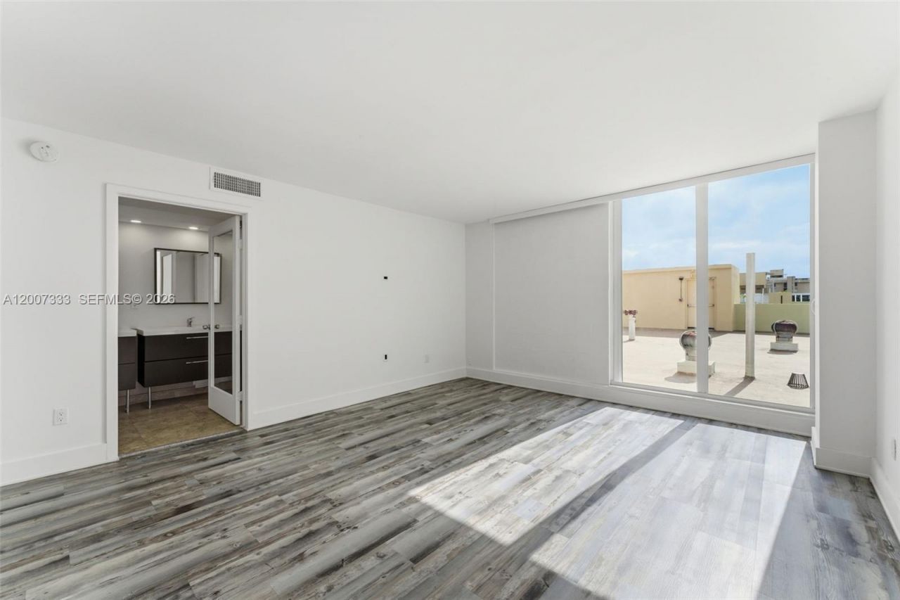 2000 NE 135th St, Unit PH, North Miami, FL 33181 Photo