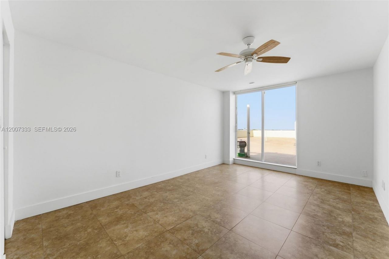 2000 NE 135th St, Unit PH, North Miami, FL 33181 Photo