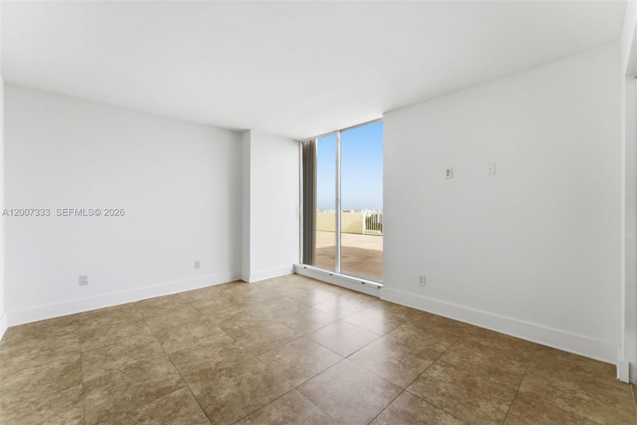2000 NE 135th St, Unit PH, North Miami, FL 33181 Photo