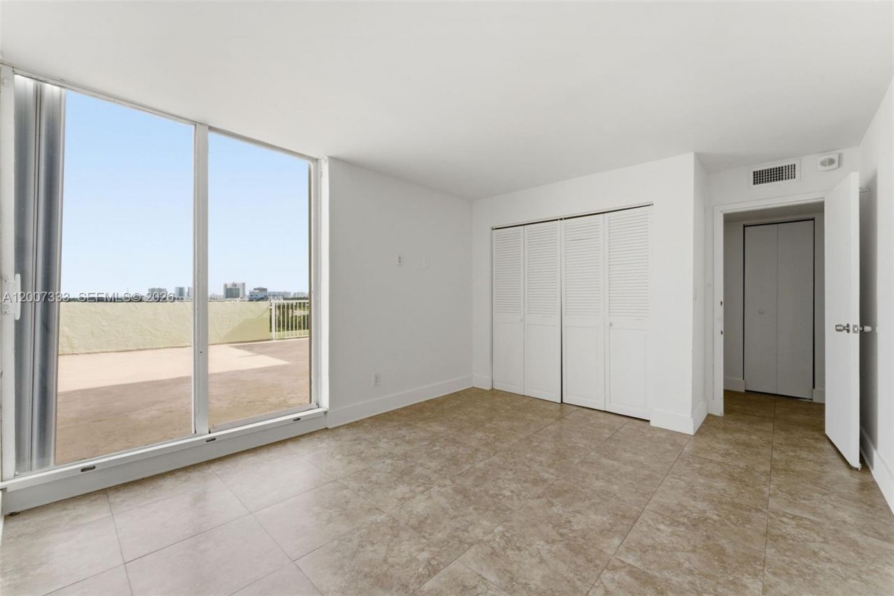 2000 NE 135th St, Unit PH, North Miami, FL 33181 Photo