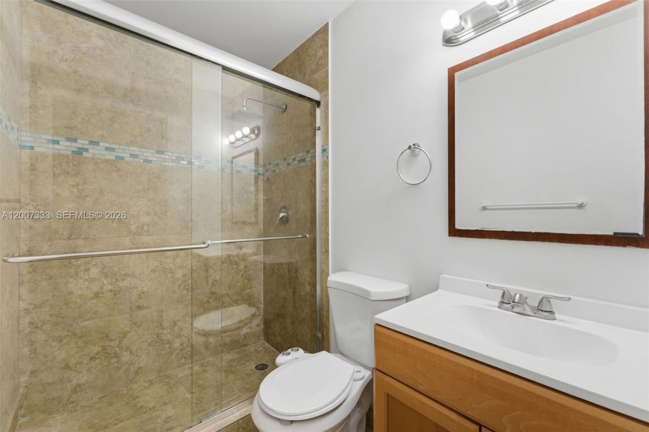 2000 NE 135th St, Unit PH, North Miami, FL 33181 Photo