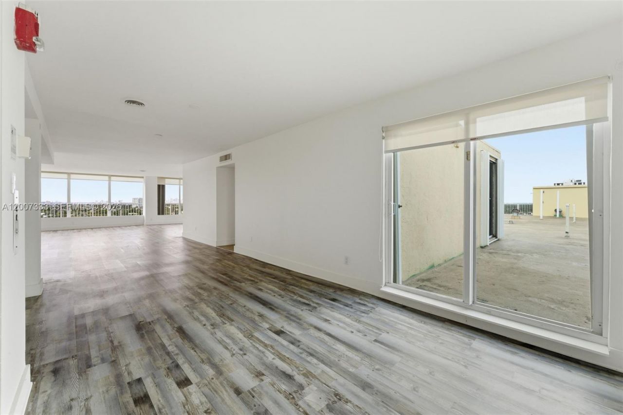 2000 NE 135th St, Unit PH, North Miami, FL 33181 Photo