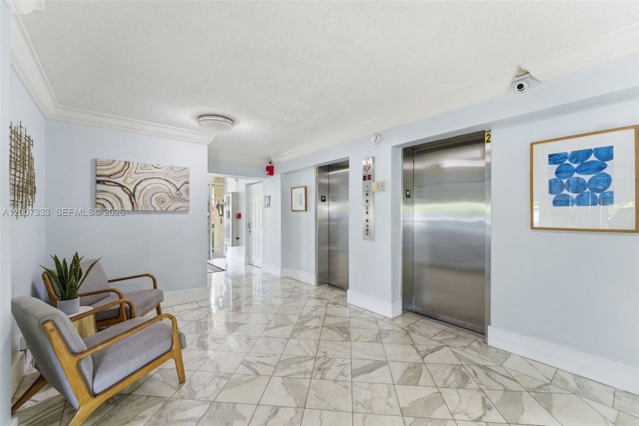 2000 NE 135th St, Unit PH, North Miami, FL 33181 Photo