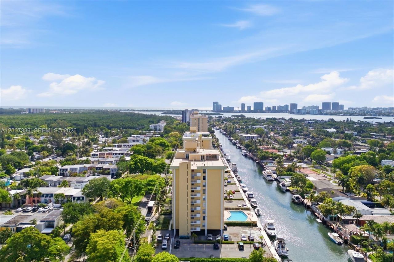 2000 NE 135th St, Unit PH, North Miami, FL 33181 Photo