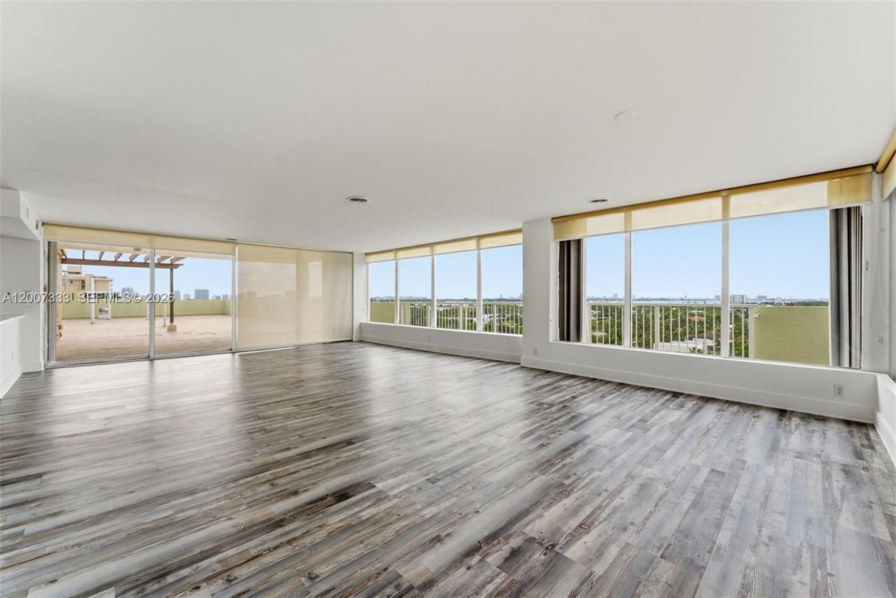 2000 NE 135th St, Unit PH, North Miami, FL 33181 Photo