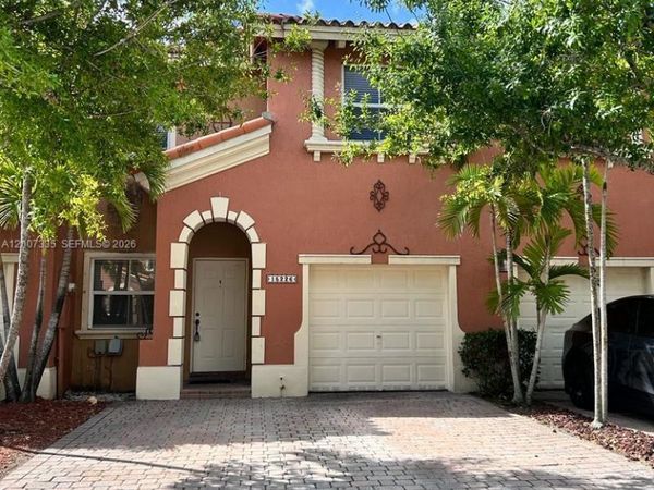 15226 SW 30th Terrace , Miami, FL 33185