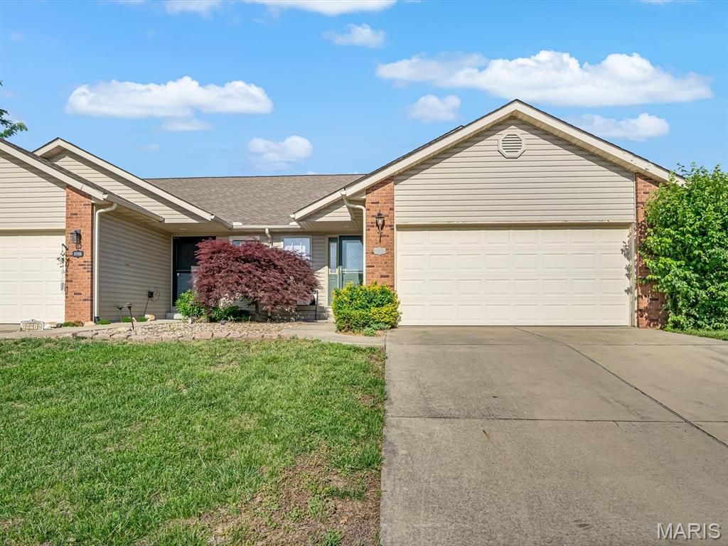 10918 Kentfield Drive, Lebanon, IL 62254 Main Photo