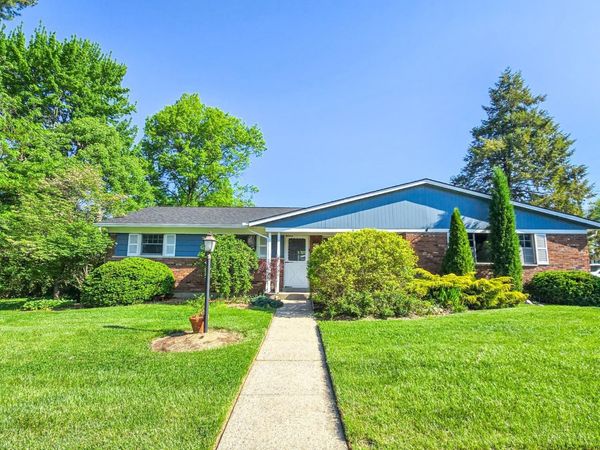 1058 Pinehollow Lane, Springfield Twp., OH 45231