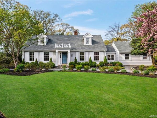 1 Horseshoe Path, Lloyd Harbor, NY 11743