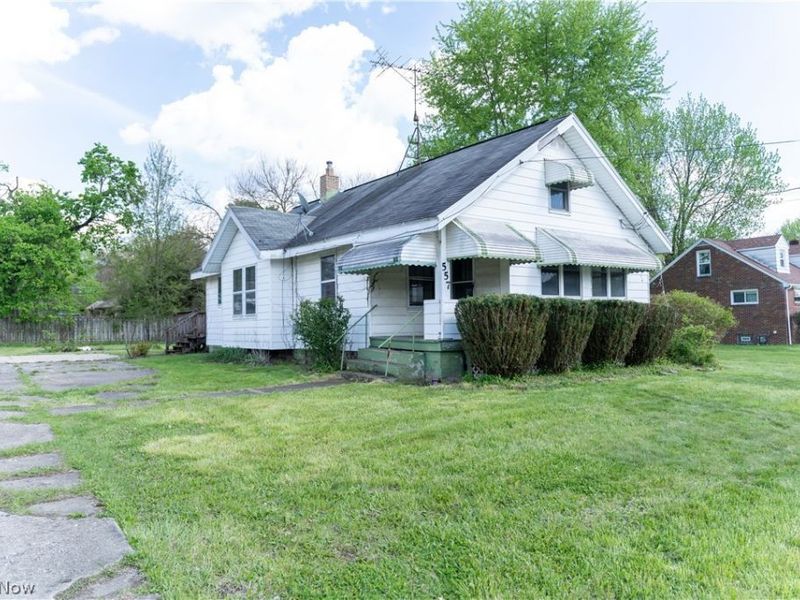 557 Sunshine Avenue, Youngstown, OH 44505 Photo 4