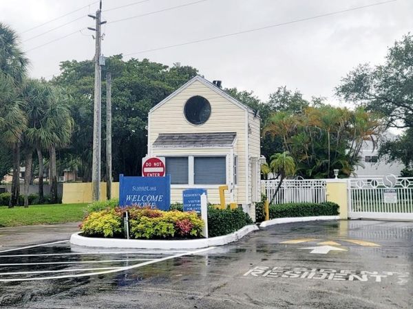 3433 NW 44th Street, Unit 103, Oakland Park, FL 33309