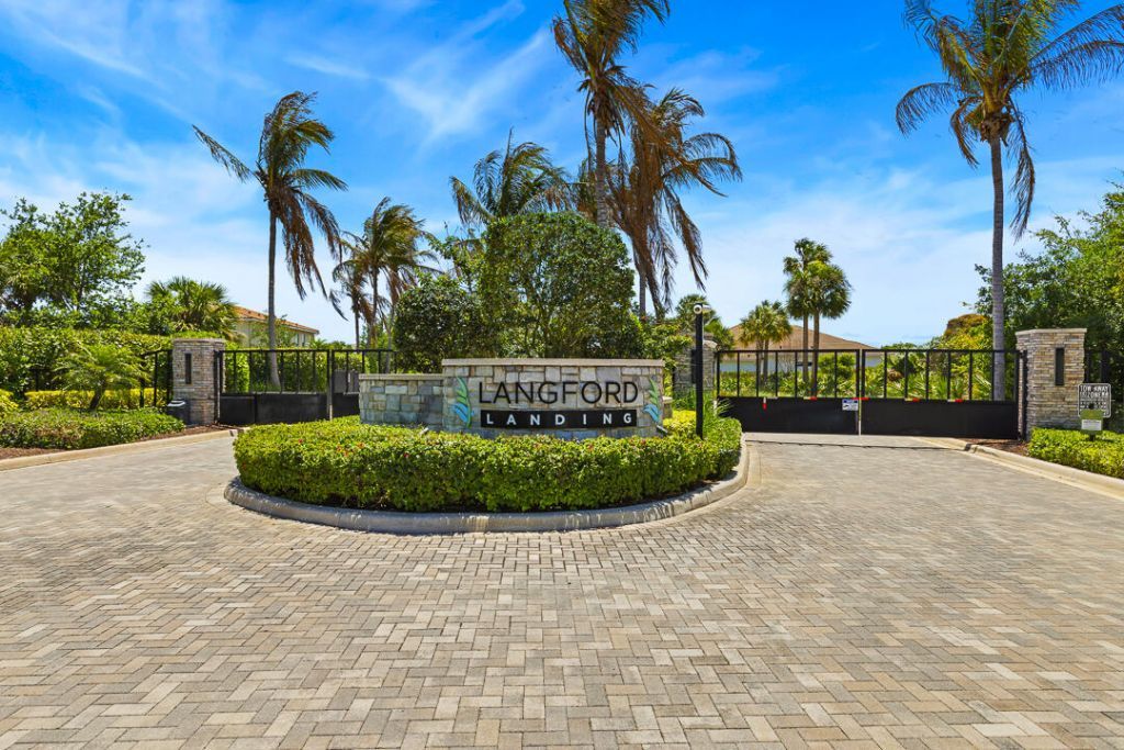 2465 NE Evinrude Circle, Jensen Beach, FL 34957 Photo