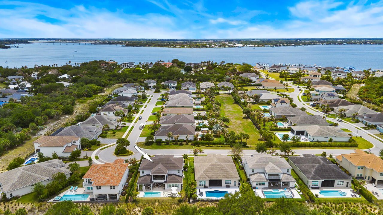 2465 NE Evinrude Circle, Jensen Beach, FL 34957 Photo
