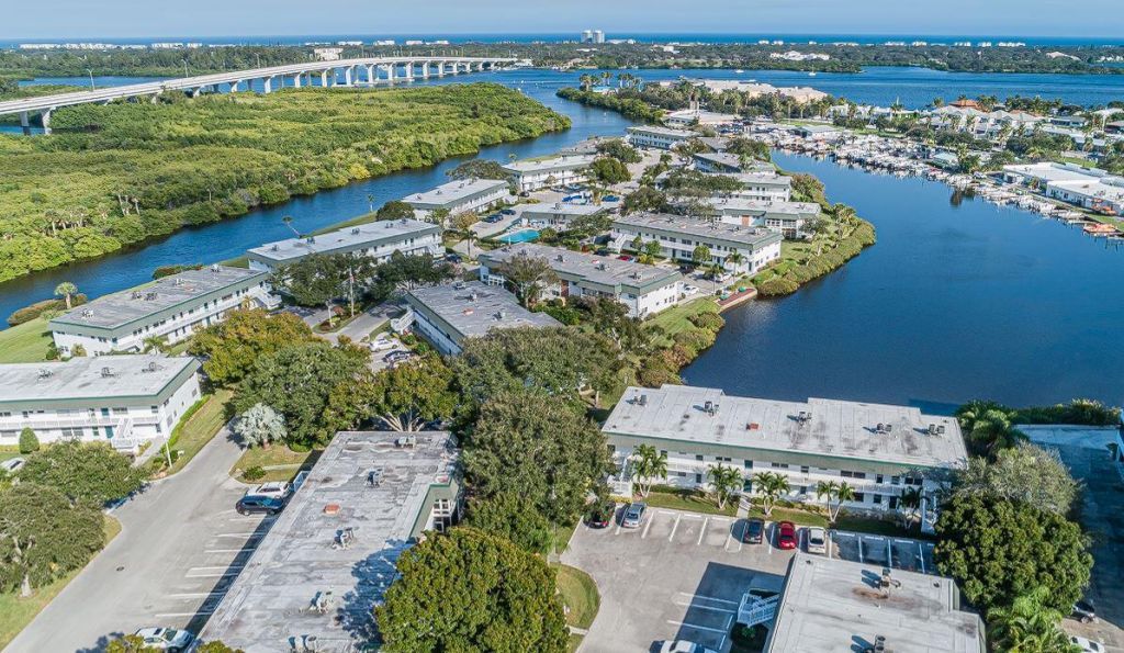 2800 Indian River Boulevard, Unit 4r, Vero Beach, FL 32960 Photo