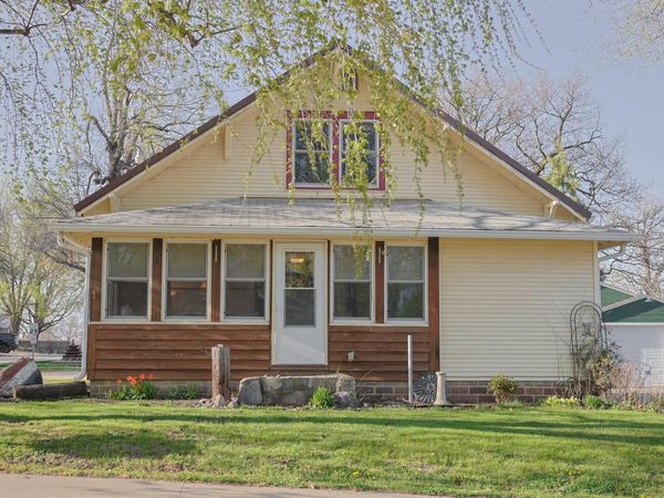 172 Iowa Street , Arnolds Park, IA 51331