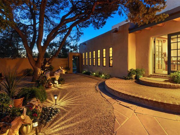 104 Calle Paula, Santa Fe, NM 87505
