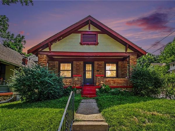 4100 Roanoke Road, Kansas City, MO 64111