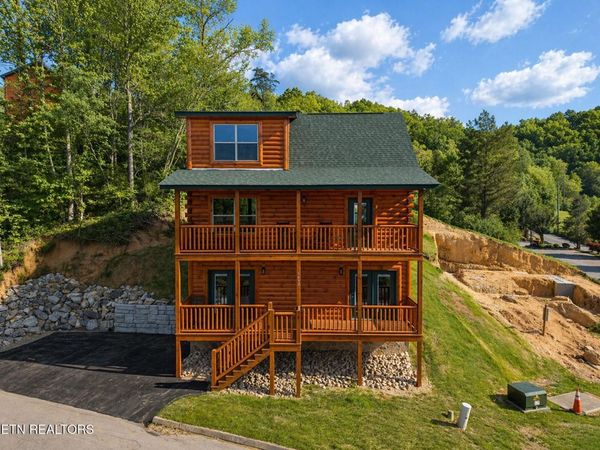 1632 Mountain Lodge Way, Pigeon Forge, TN 37862