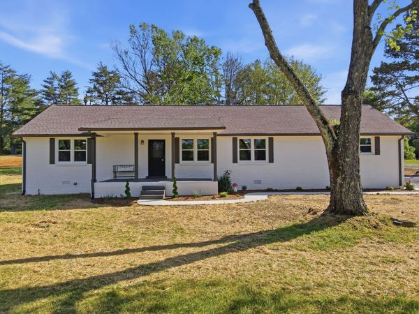 2525 Williamsport Pike , Columbia, TN 38401