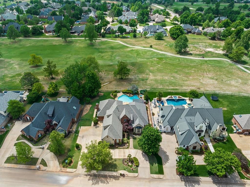 400 Heritage Boulevard, Edmond, OK 73025 Main Photo