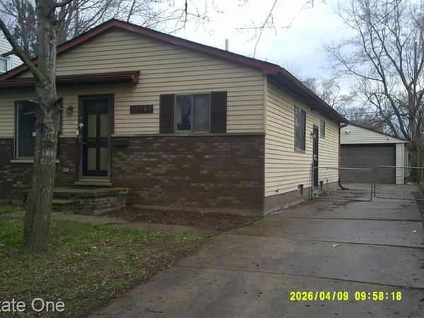 18949 Kenosha Street, Harper Woods, MI 48225