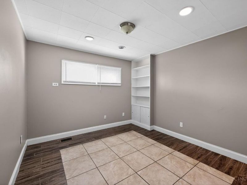 8819 Grenada Drive, Springfield Township, OH 45231 Photo 15