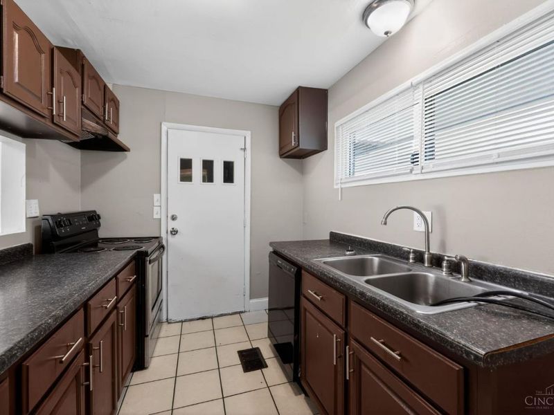 8819 Grenada Drive, Springfield Township, OH 45231 Photo 23