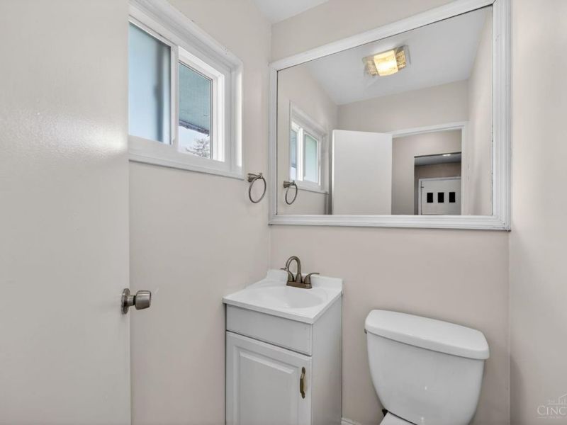 8819 Grenada Drive, Springfield Township, OH 45231 Photo 29