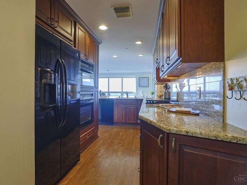 3435 Golden Avenue, Unit 1001, Cincinnati, OH 45226 Photo 21